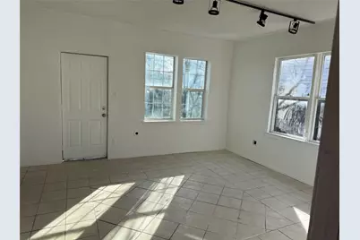 2518 McLemore Avenue, Fort Worth, TX 76111 - Photo 9