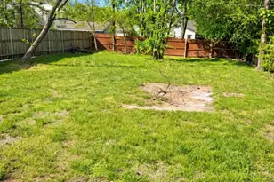 811 W Day St, Denison, TX 75020 - Photo 17