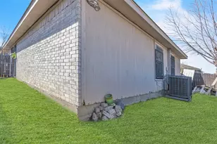 10419 Blackjack Oaks Dr, Dallas, TX 75227 - Photo 19