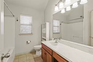 200 Chimney Rock Dr, Waxahachie, TX 75167 - Photo 9