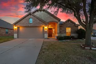 200 Chimney Rock Dr, Waxahachie, TX 75167 - Photo 1