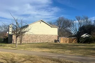 10636 Wessex Dr, Dallas, TX 75217 - Photo 11