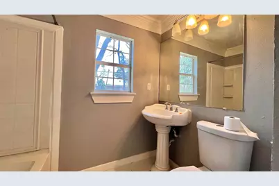 2522 N Hughes Avenue, Fort Worth, TX 76103 - Photo 13