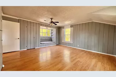 2522 N Hughes Avenue, Fort Worth, TX 76103 - Photo 9