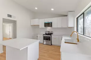 2301 Sharpshire Ln, Arlington, TX 76014 - Photo 9