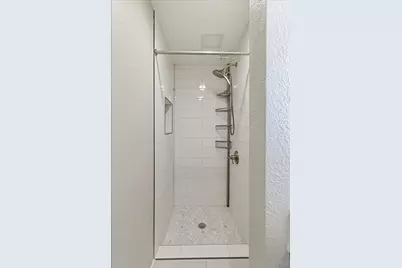 1140 Gloucester Court S, Irving, TX 75062 - Photo 25