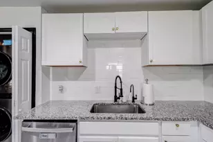 709 Dallas St, Grand Prairie, TX 75051 - Photo 7