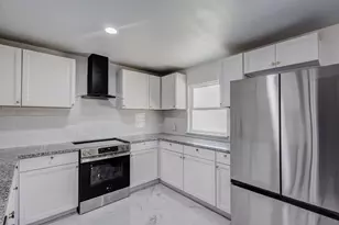 709 Dallas St, Grand Prairie, TX 75051 - Photo 9