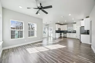 704 E Jefferson St, Waxahachie, TX 75165 - Photo 3