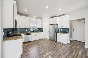 704 E Jefferson St, Waxahachie, TX 75165 - Photo 7