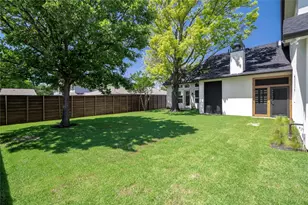 10930 Beauty Ln, Dallas, TX 75229 - Photo 37
