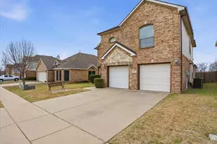 11200 Whispering Brook Ln, Fort Worth, TX 76140 - Photo 3