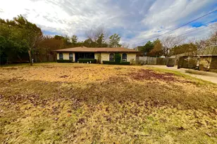 215 N Casa Grande Cir, Duncanville, TX 75116 - Photo 1