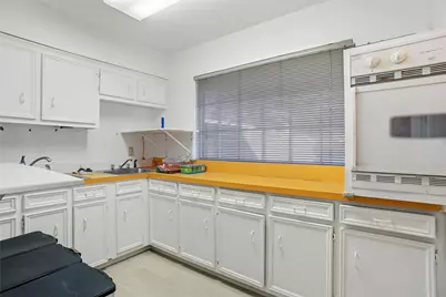 2105 W Shady Grove Road, Irving, TX 75060 - Photo 17