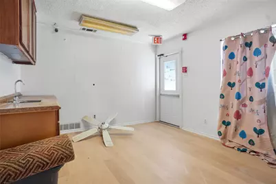 2105 W Shady Grove Road, Irving, TX 75060 - Photo 15