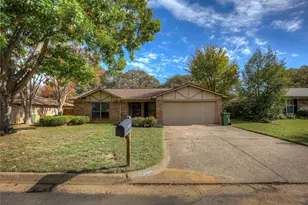 2717 Lucas Dr, Arlington, TX 76015 - Photo 1