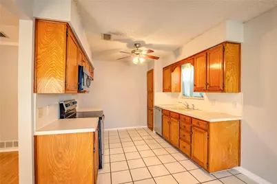 2717 Lucas Drive, Arlington, TX 76015 - Photo 13