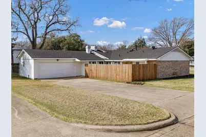 3838 Crestpark Drive, Farmers Branch, TX 75244 - Photo 3