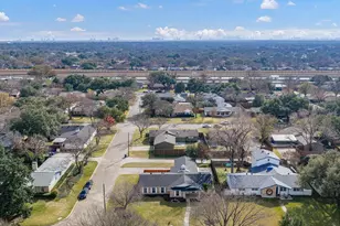 3838 Crestpark Dr, Farmers Branch, TX 75244 - Photo 11