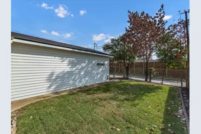 3838 Crestpark Drive, Farmers Branch, TX 75244 - Photo 5