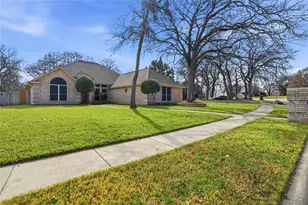 1312 Crows Nest Ct, Azle, TX 76020 - Photo 3