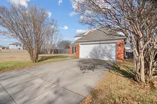 3416 Plantation Ln, Fort Worth, TX 76123 - Photo 3