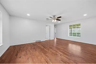 1901 Bluebird Avenue, Fort Worth, TX 76111 - Photo 17