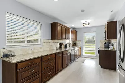 2113 Victoria Road, Carrollton, TX 75007 - Photo 7