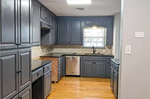 1122 W 6th St, McGregor, TX 76657 - Photo 9