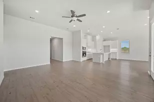 718 Tinsley Mdws Dr, Van Alstyne, TX 75495 - Photo 3