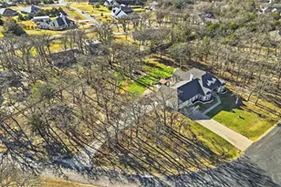 111 Lone Star Dr, Gainesville, TX 76240 - Photo 3