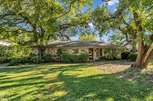 2972 Maydelle Ln, Farmers Branch, TX 75234 - Photo 3