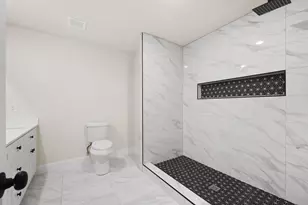 2000 Knollwood Ln, Carrollton, TX 75006 - Photo 9