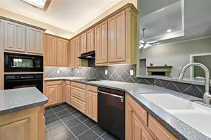 8974 Ranch Bluff Ct, Benbrook, TX 76126 - Photo 9