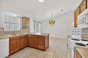 3836 O B Crowe Dr, Dallas, TX 75227 - Photo 5