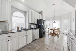 1217 Black Hawk Dr, Fort Worth, TX 76052 - Photo 7