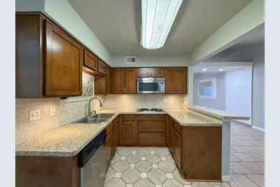 2721 E Wentwood Drive, Carrollton, TX 75007 - Photo 5
