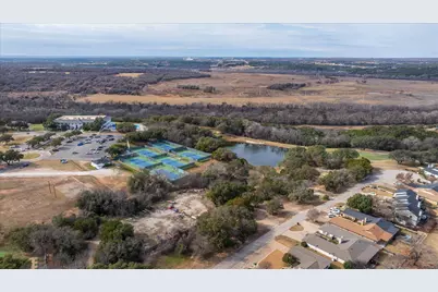 5015 Elms Court, Granbury, TX 76049 - Photo 5