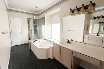 1212 Ashbrook Drive, Grand Prairie, TX 75052 - Photo 17