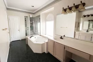 1212 Ashbrook Dr, Grand Prairie, TX 75052 - Photo 17