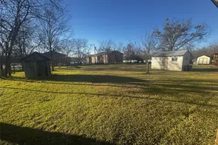 712 S Spears St, Alvarado, TX 76009 - Photo 3