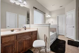 305 Village Dr, Red Oak, TX 75154 - Photo 7