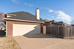 305 Village Dr, Red Oak, TX 75154 - Photo 13