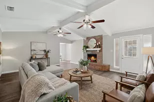 2134 Wellington Dr, Grand Prairie, TX 75051 - Photo 5