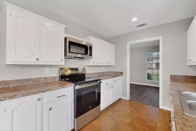 2134 Wellington Drive, Grand Prairie, TX 75051 - Photo 15