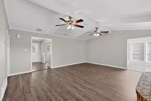 2134 Wellington Dr, Grand Prairie, TX 75051 - Photo 9