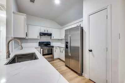 3023 San Martin Drive, Arlington, TX 76010 - Photo 9