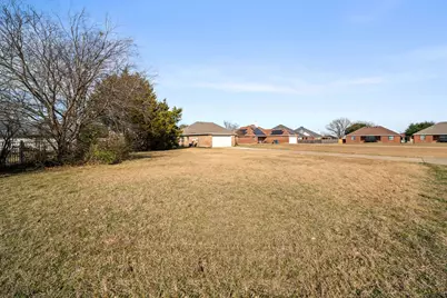 908 W Wintergreen Road, Lancaster, TX 75134 - Photo 35
