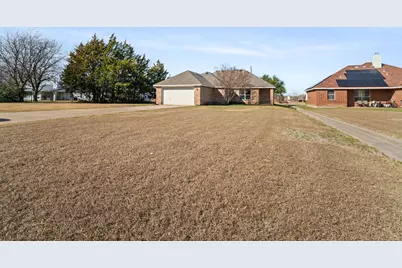908 W Wintergreen Road, Lancaster, TX 75134 - Photo 37