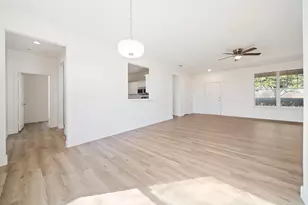 908 W Wintergreen Rd, Lancaster, TX 75134 - Photo 7